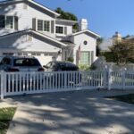 Closed-Picket-Rolling-Gat-white-Vinyl-Fence-500x640