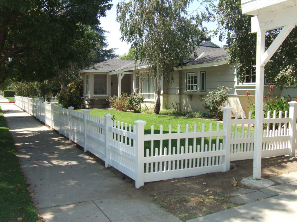 vinyl horizontal picket fence, picketfencingslider4