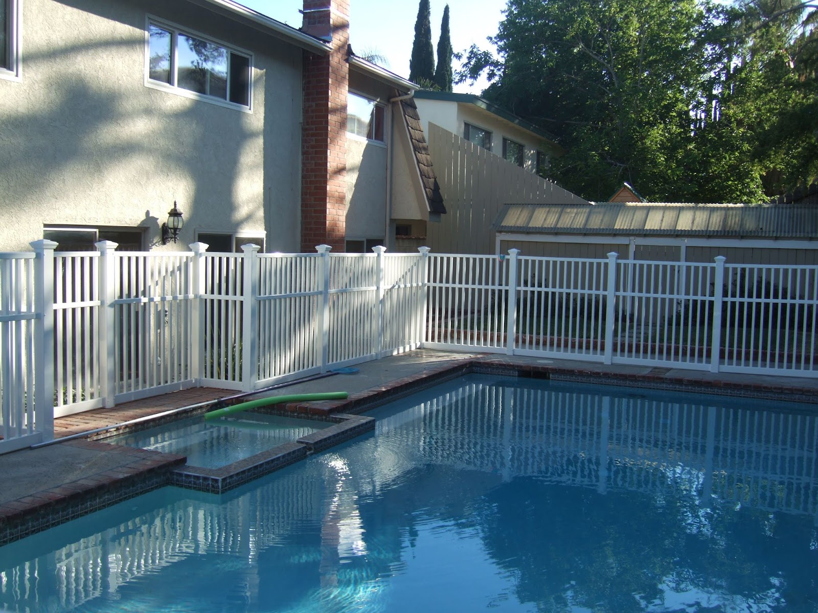 premium vinyl pool fencing