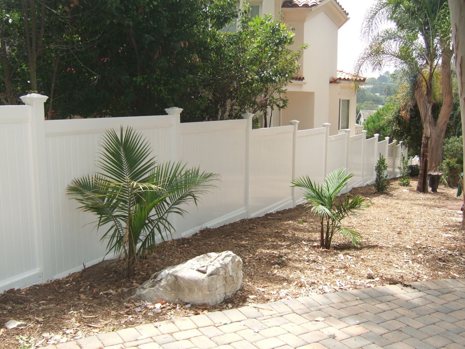 high quality vinyl fence supplier