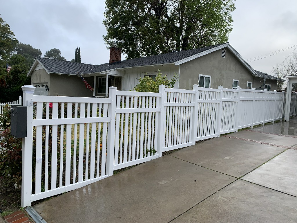 how does a vinyl fence compare to other fencing options?, closed top picket