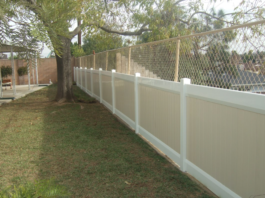 Vinyl Fencing for Privacy and Security