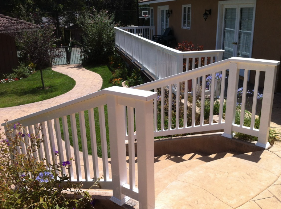 high-quality vinyl deck railings